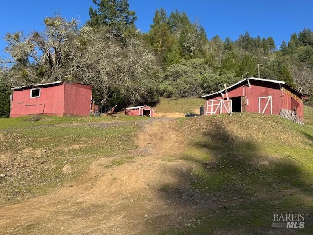 view of yard featuring an outbuilding and a barn