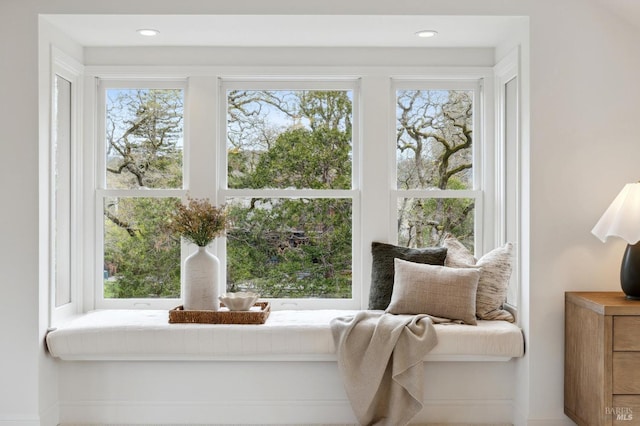 sitting room with recessed lighting