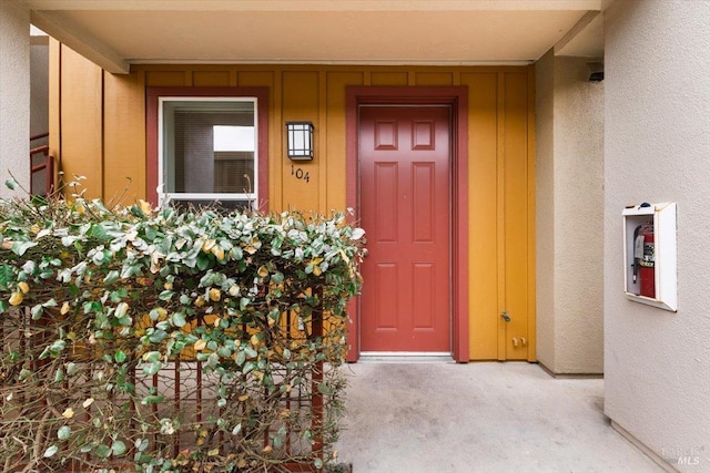 property entrance featuring stucco siding