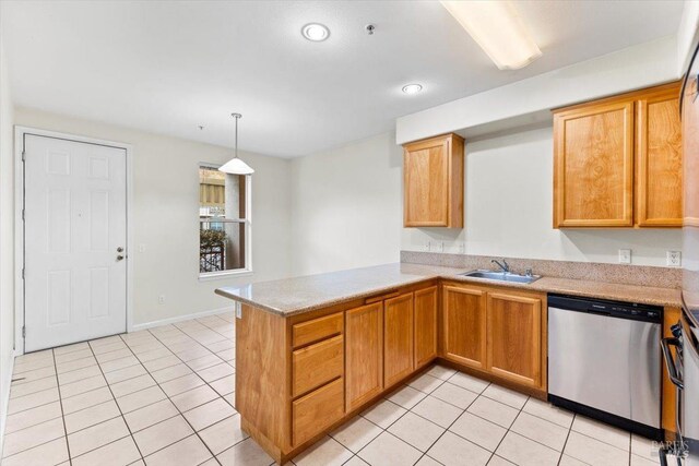 kitchen with appliances with stainless steel finishes, visible vents, a sink, and washer and clothes dryer