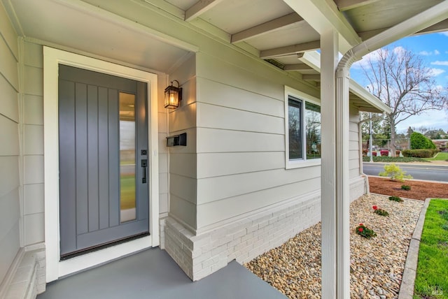 entrance to property with elevator