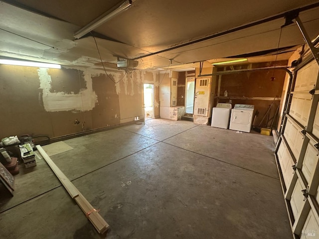 garage featuring independent washer and dryer