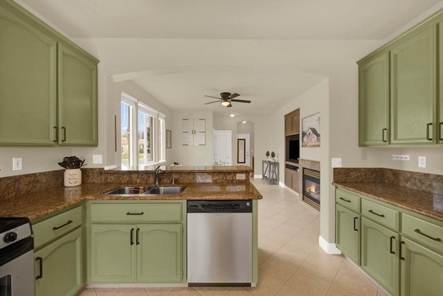 kitchen featuring green cabinets, a peninsula, a sink, and dishwasher