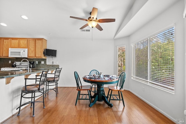 dining area with recessed lighting, a ceiling fan, visible vents, baseboards, and light wood-type flooring