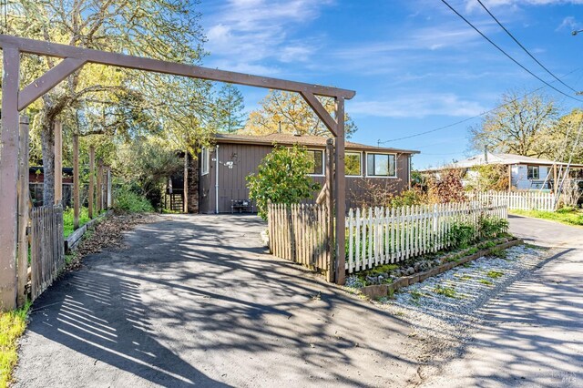 view of front facade with a fenced front yard and driveway