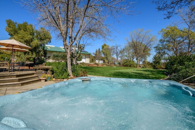 view of swimming pool with a yard