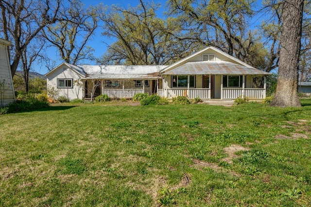 view of front facade featuring a front lawn and covered porch