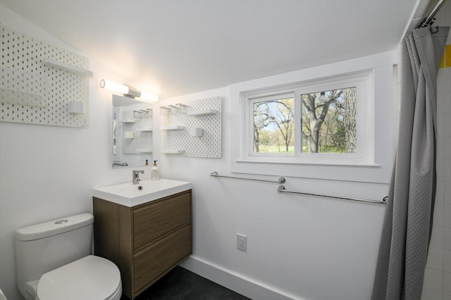 bathroom featuring a shower with curtain, vanity, and toilet