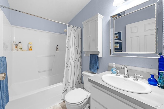 full bathroom with toilet, vanity, and shower / bath combo