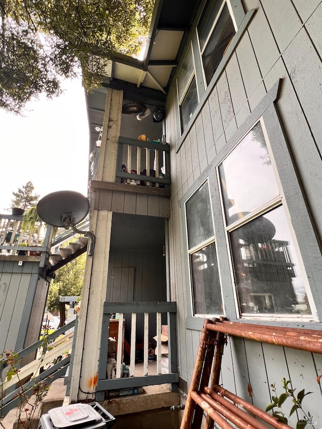 view of side of property featuring a balcony