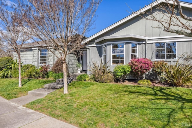 ranch-style house with a front lawn