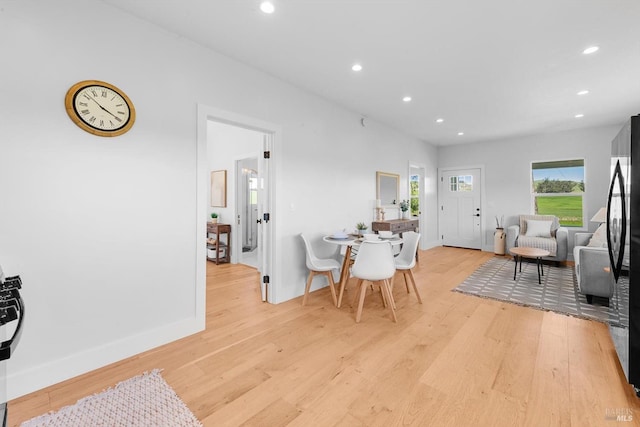 dining room with recessed lighting, light wood-style flooring, and baseboards