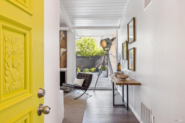 entryway featuring visible vents and dark wood-style flooring