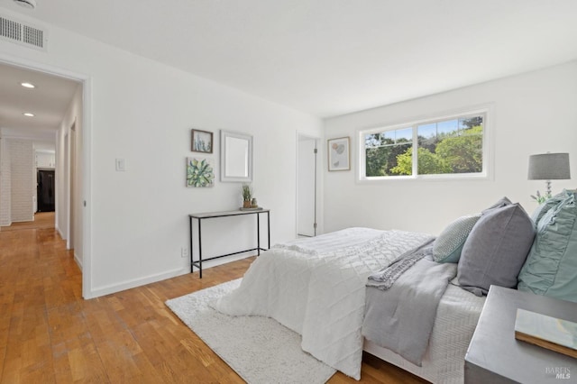 bedroom featuring visible vents, recessed lighting, baseboards, and light wood-style floors