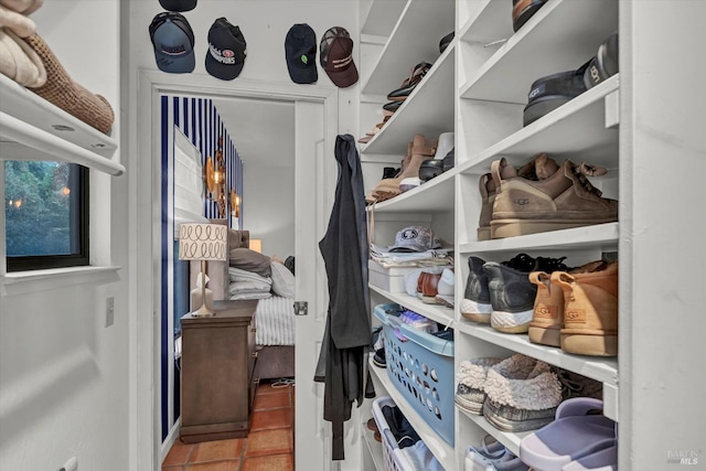 walk in closet featuring tile patterned floors