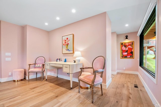 living area featuring visible vents, recessed lighting, baseboards, and light wood-style floors