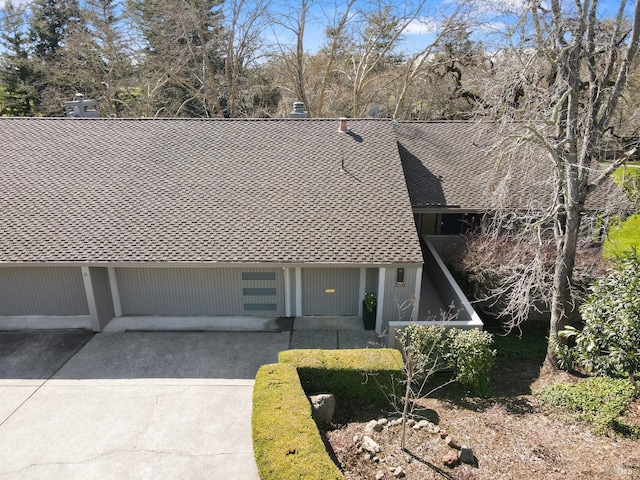 view of front of home featuring concrete driveway