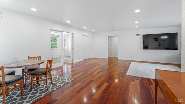 dining room featuring recessed lighting, visible vents, baseboards, and hardwood / wood-style flooring