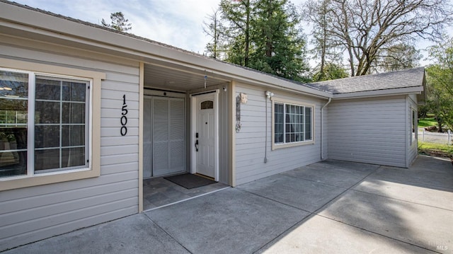 entrance to property featuring a patio