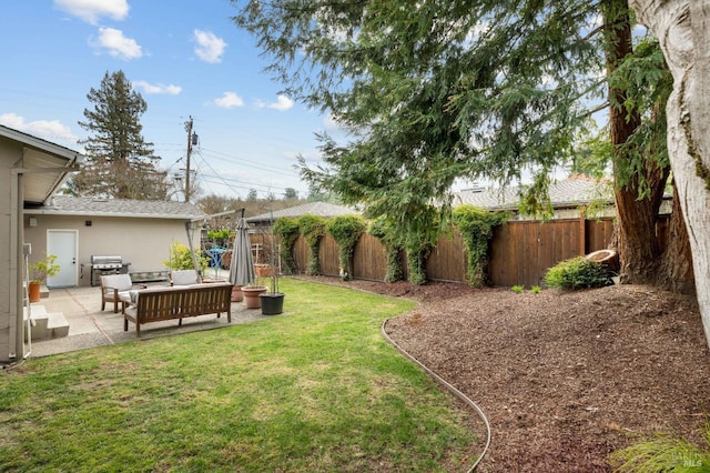 view of yard with a patio, outdoor lounge area, and fence