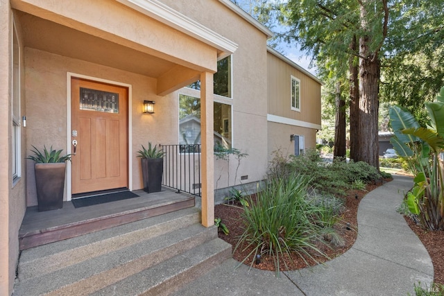 view of exterior entry featuring stucco siding