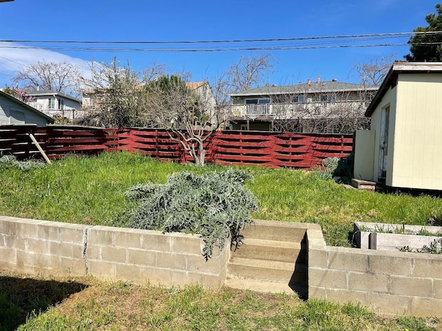 2512 Tennessee St, Vallejo, CA 94591 - fenced backyard featuring an outbuilding