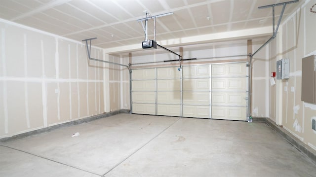 4040 Molten Creek Way, Roseville, CA 95747 - garage with a garage door opener