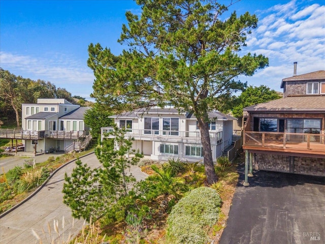 view of front of property