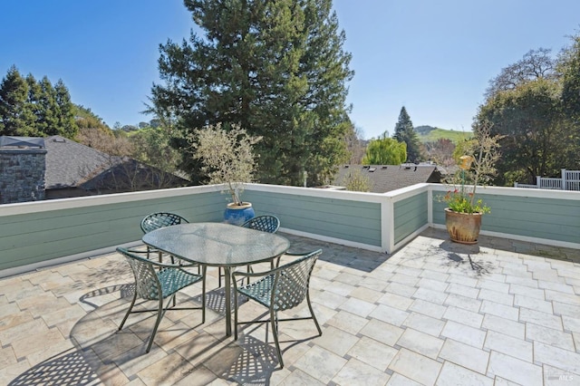15 Kingswood Dr, Petaluma, CA 94952 - view of patio featuring a mountain view