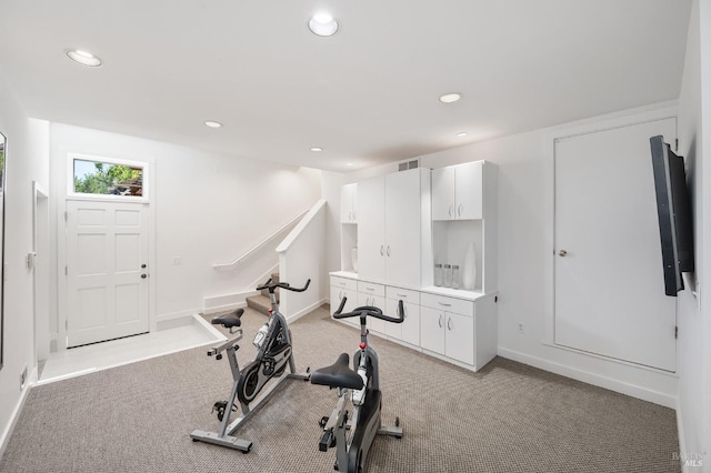 exercise room featuring recessed lighting, visible vents, light carpet, and baseboards