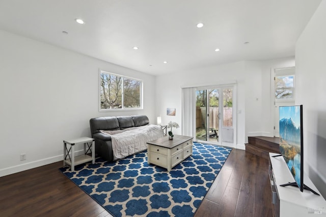 living room with recessed lighting, baseboards, and dark wood-type flooring