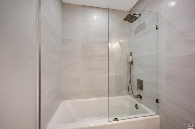 bathroom featuring shower / bathtub combination