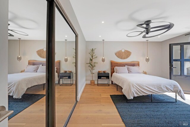 bedroom featuring light wood finished floors, recessed lighting, and baseboards