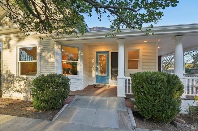 entrance to property featuring covered porch
