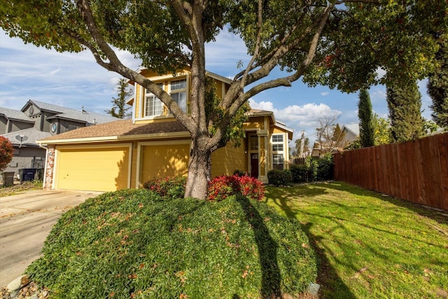 view of front of home featuring a front lawn, fence, a garage, and driveway