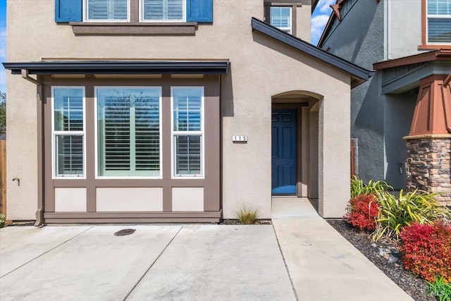 property entrance featuring stucco siding