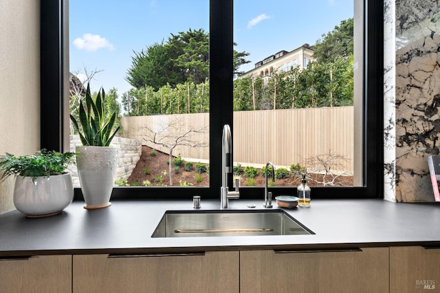 room details featuring a sink