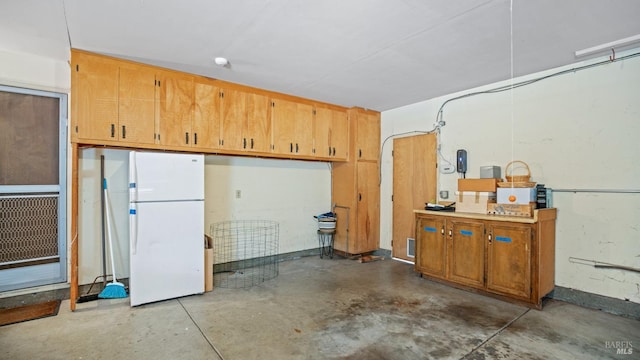 3022 Vista Grande, Fairfield, CA 94534 - garage featuring freestanding refrigerator