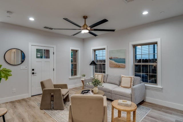 living area featuring visible vents, recessed lighting, light wood-type flooring, and baseboards