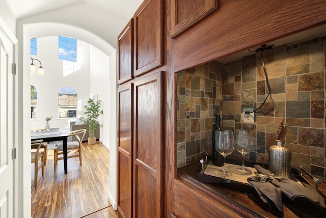 bathroom featuring a tile shower and wood finished floors