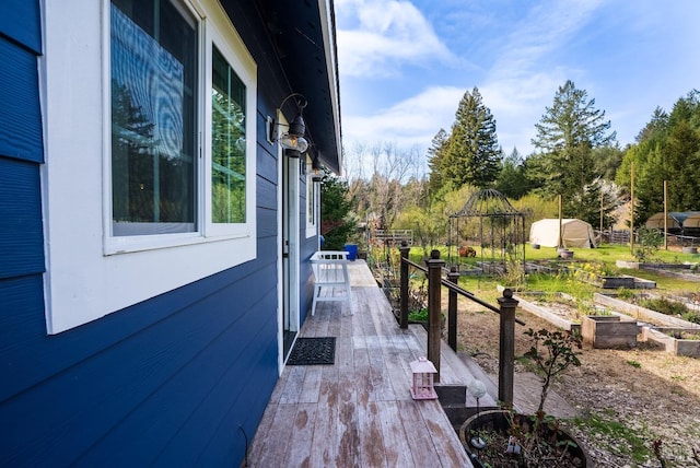 exterior space featuring a vegetable garden