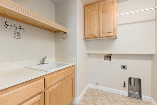 2550 Duncan St, Dixon, CA 95620 - laundry room featuring gas dryer hookup, cabinet space, electric dryer hookup, hookup for a washing machine, and baseboards