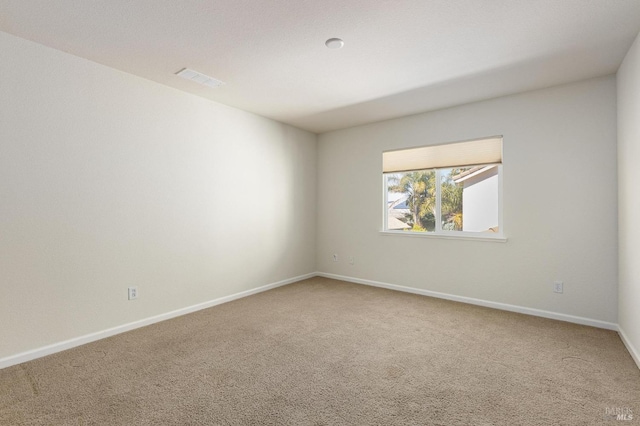 2550 Duncan St, Dixon, CA 95620 - empty room featuring carpet and baseboards