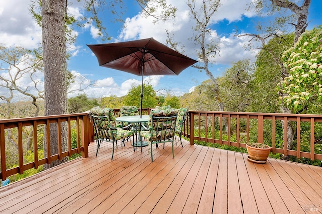 deck with outdoor dining space