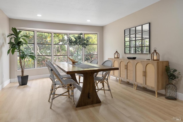 dining space featuring recessed lighting, baseboards, and light wood-style flooring