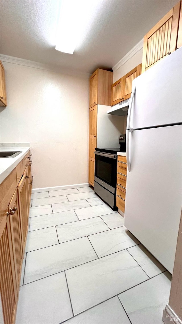 kitchen with crown molding, under cabinet range hood, light countertops, freestanding refrigerator, and electric stove