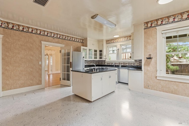 kitchen with visible vents, dark countertops, and a healthy amount of sunlight