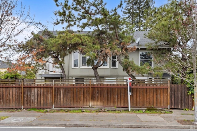505 Petaluma Blvd N, Petaluma, CA 94952 - obstructed view of property with a fenced front yard and stucco siding
