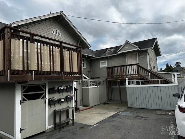 505 Petaluma Blvd N, Petaluma, CA 94952 - view of front of house featuring stairs