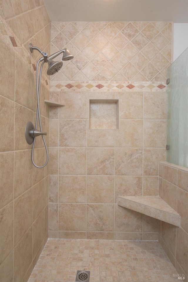 full bath featuring tiled shower